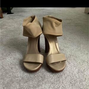 Women’s Stuart Weizman strappy sandals- nude, size 7.5